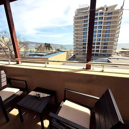Spacious One-bedroom In The Heart Of Sunny By Menada דירה סאני ביץ'