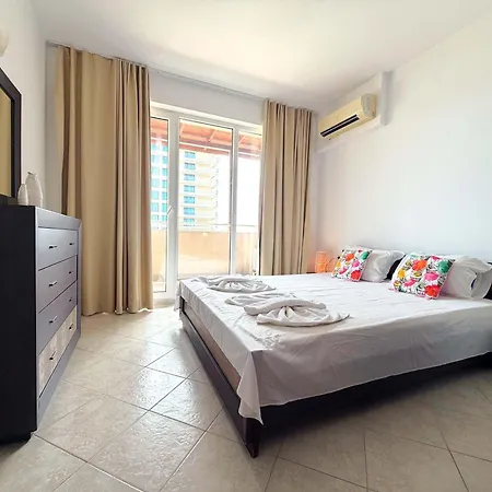Spacious One-bedroom In The Heart Of Sunny By Menada סאני ביץ'