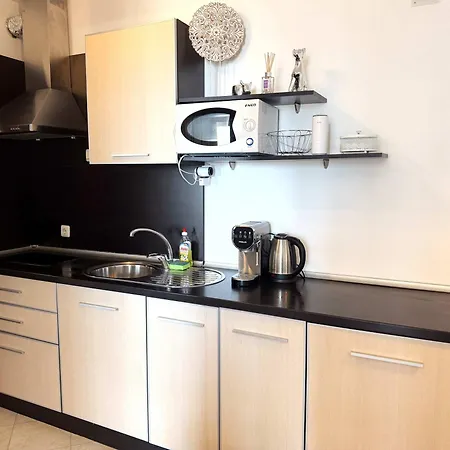 דירה Spacious One-bedroom In The Heart Of Sunny By Menada