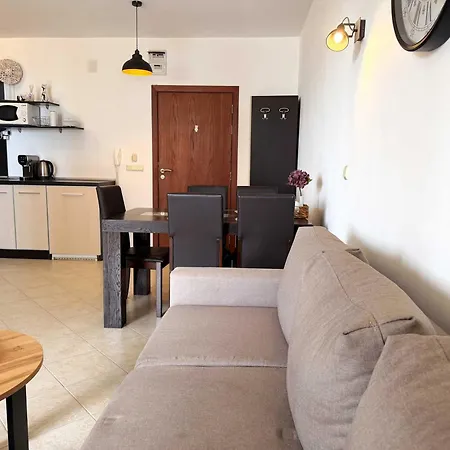Spacious One-bedroom In The Heart Of Sunny By Menada דירה סאני ביץ'