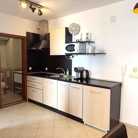 Spacious One-bedroom In The Heart Of Sunny By Menada דירה סאני ביץ'